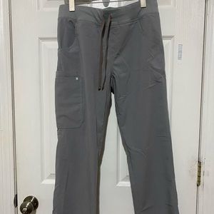 Figs small petite kade cargo- space grey